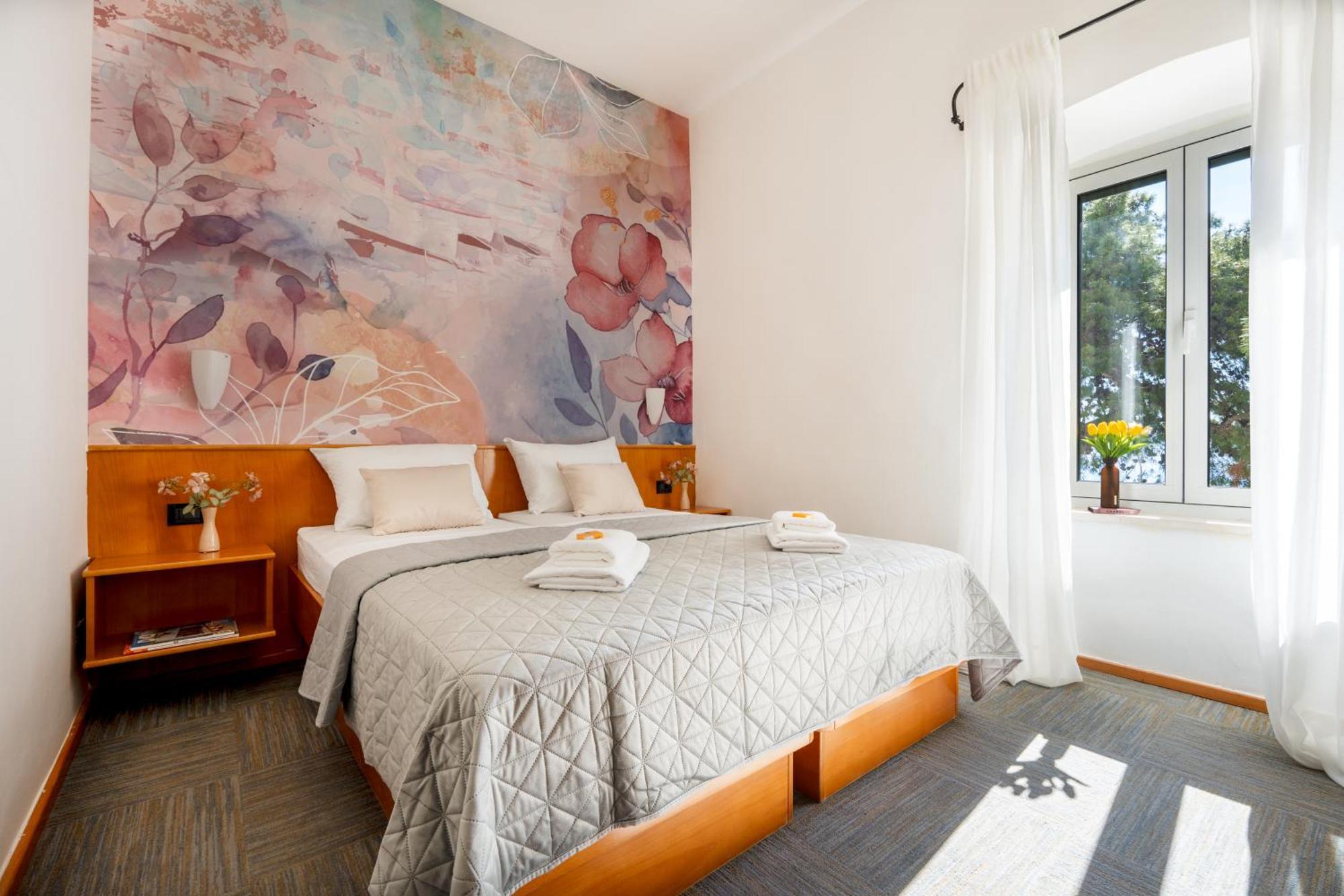 Newly Renovated Hotel Kastil Bol Ngoại thất bức ảnh