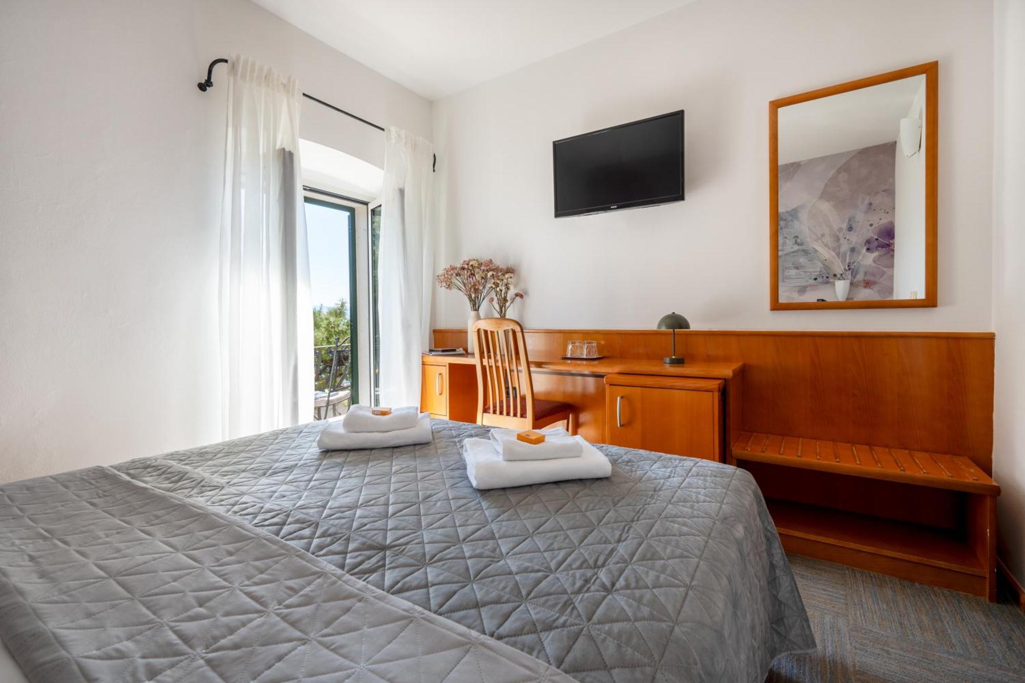 Newly Renovated Hotel Kastil Bol Ngoại thất bức ảnh