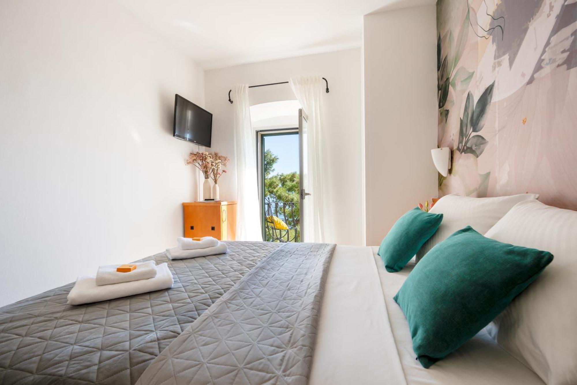 Newly Renovated Hotel Kastil Bol Ngoại thất bức ảnh